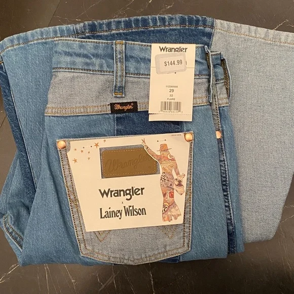 WRANGLER® X LAINEY WILSON Patchwork Super Flare Jean 29x32 - Picture 6 of 7